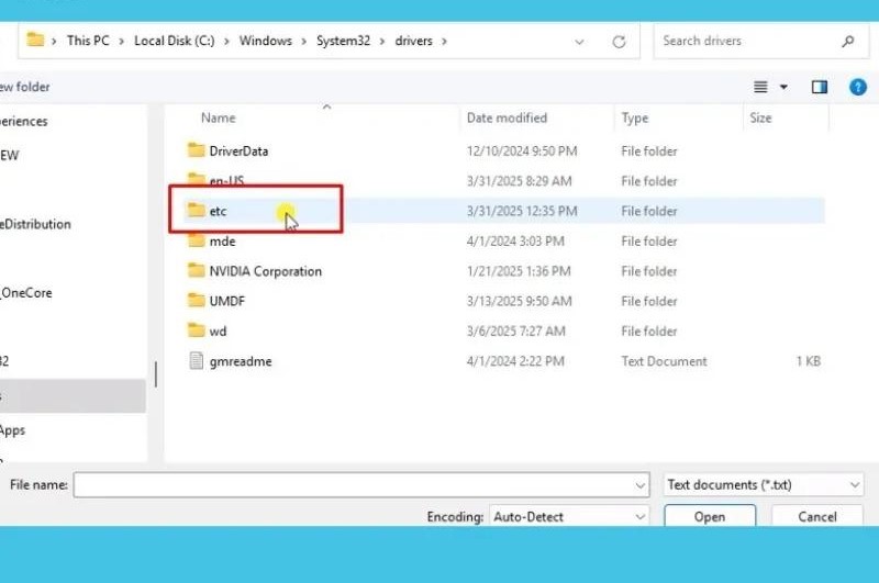 Mở thư mục etc để truy cập file