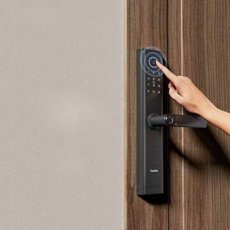 Mẫu khóa vân tay cửa gỗ sồi mang lại vẻ đẹp sang trọng cho không gian nhà ở